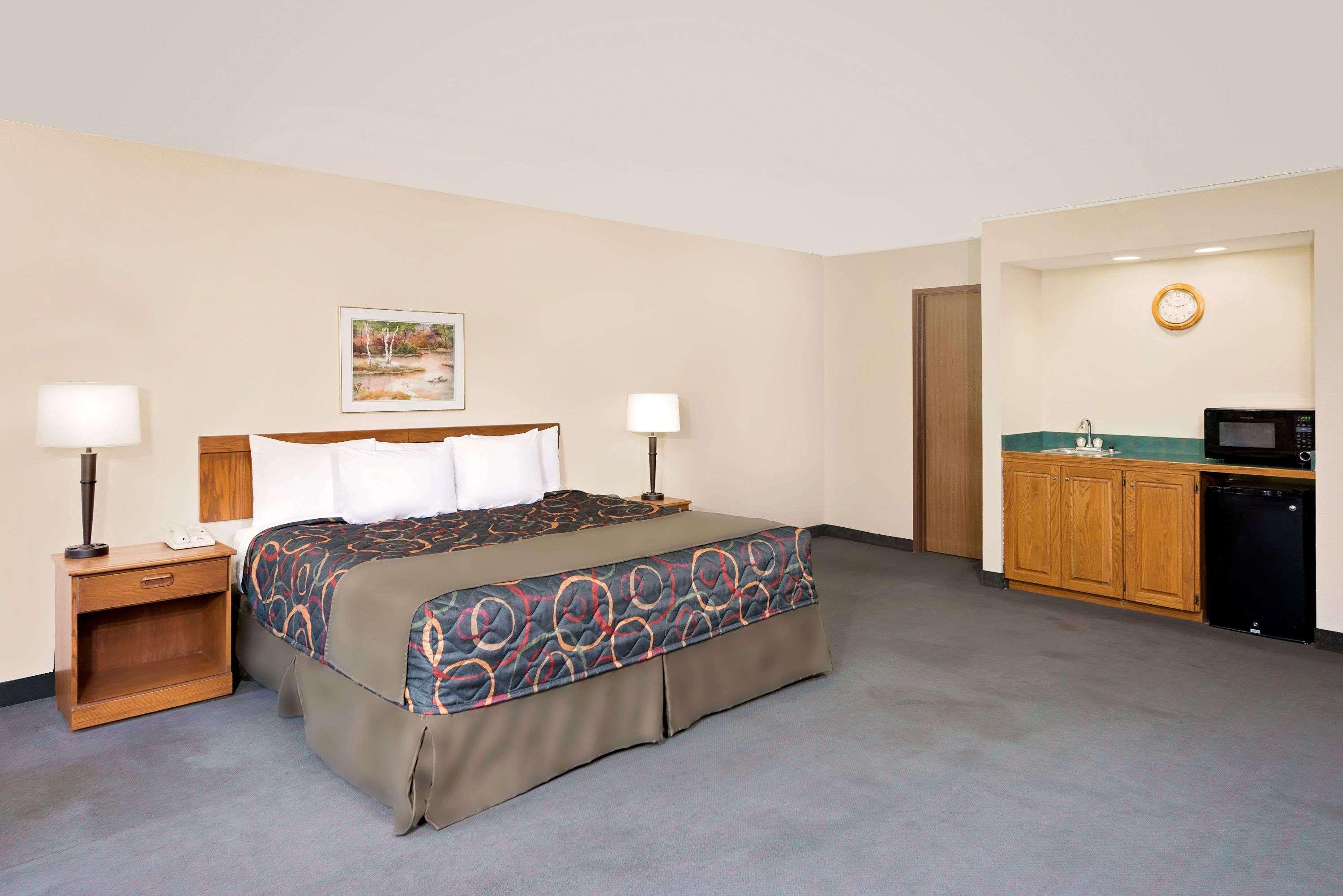 Days Inn By Wyndham Boonville Εξωτερικό φωτογραφία