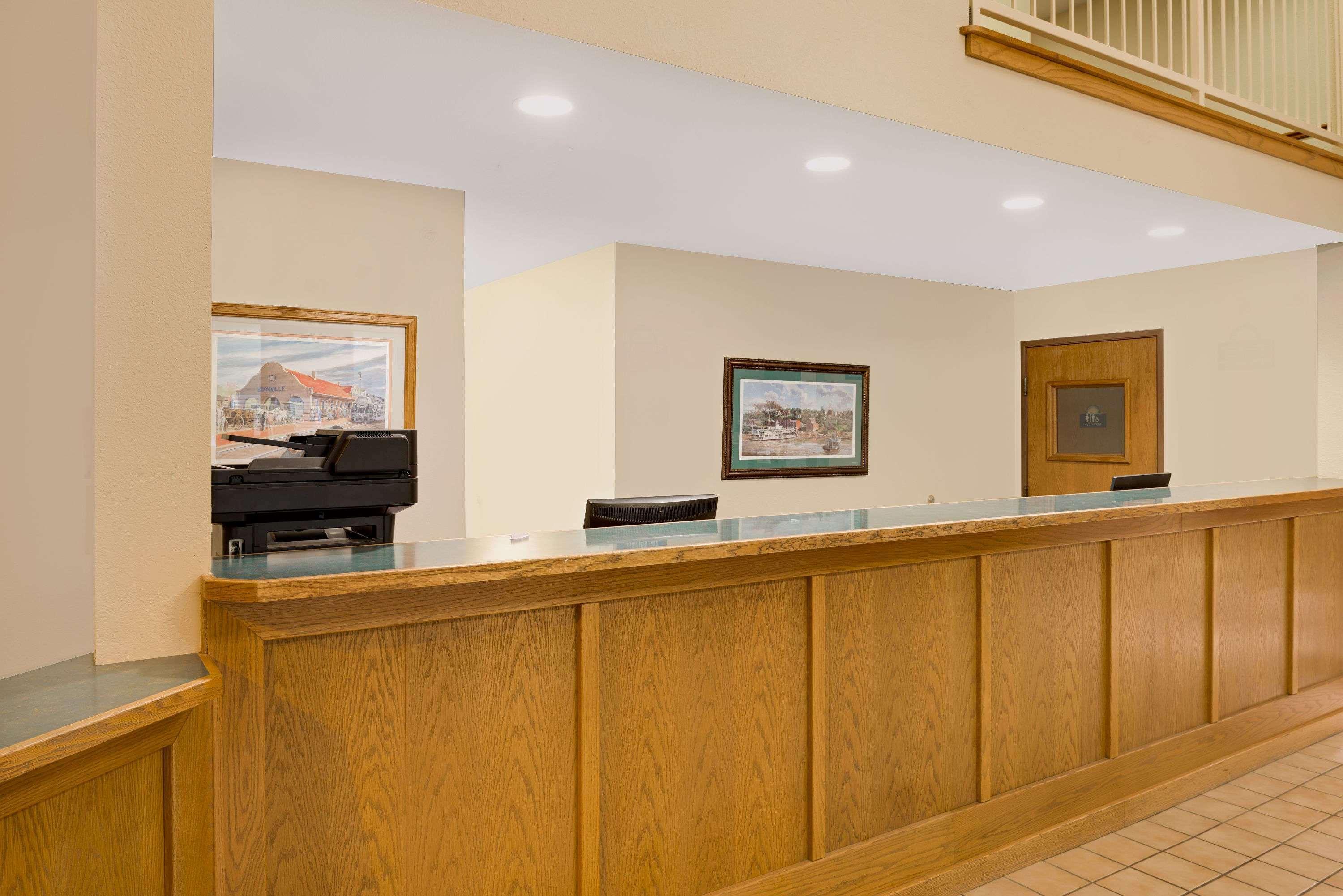 Days Inn By Wyndham Boonville Εξωτερικό φωτογραφία