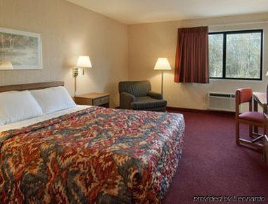 Days Inn By Wyndham Boonville Δωμάτιο φωτογραφία
