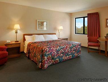 Days Inn By Wyndham Boonville Δωμάτιο φωτογραφία